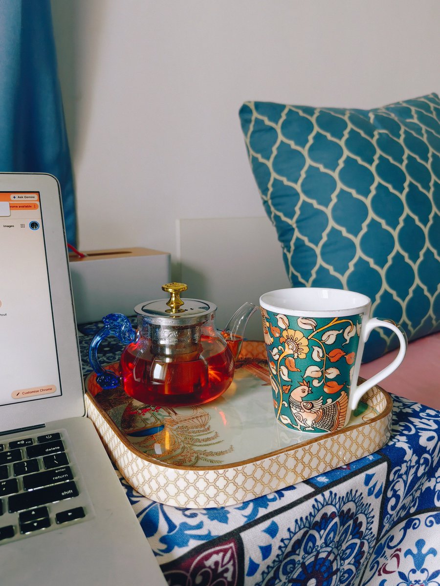 PaushaliSahu's tweet photo. Chai ka koi waqt nahi hota… Jab dil thoda udaas ho, jab rooh thodi thak jaaye… chai bas ek pyaali mein sukoon lekar aa jaati hai. ☕ https://t.co/5n3z0PTjGL