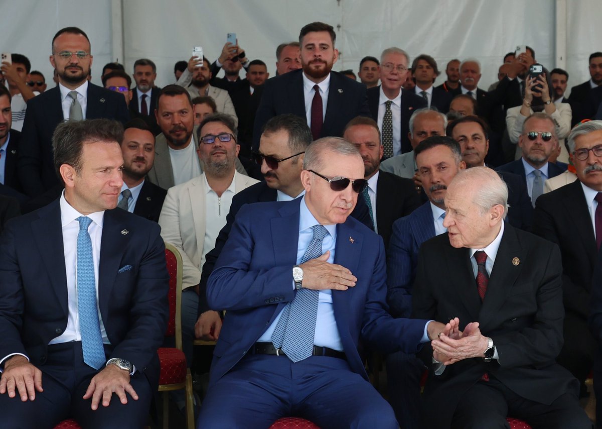 Aalparslandogan's tweet photo. Liderimiz Sayın Devlet BAHÇELİ ve Cumhurbaşkanımız Sayın Recep Tayyip ERDOĞAN Malazgirt Zaferi’nin 955. Yıl Dönümü Kutlama Programı’na katıldılar. https://t.co/ribxUUBc6w