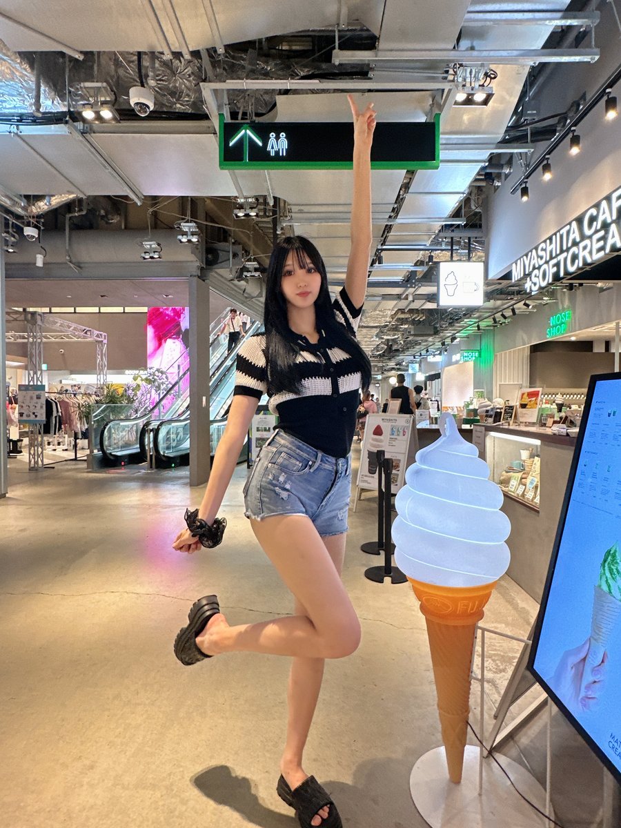 miramira_184cm's tweet photo. 180センチ以上高身長おねいさんがウケる時代、来ないの?
ずっと待ってるんだけど。 https://t.co/yeKeuqbGwp