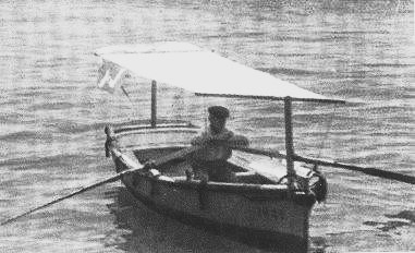 HistoriaRFAF's tweet photo. EL PESCADOR DE BALONES (MÁLAGA, 1922)
El 23 agosto 1922 se inaugura el primer campo de #malaga en los "Baños del Carmen", al borde del mar. Un barquero, apodado ‘el pulguilla’, recogía pelotas que caían al agua "con olor a Mediterráneo”, según los cronistas. @MalagaCF @RFAFMalaga https://t.co/1yrx1LkdiW