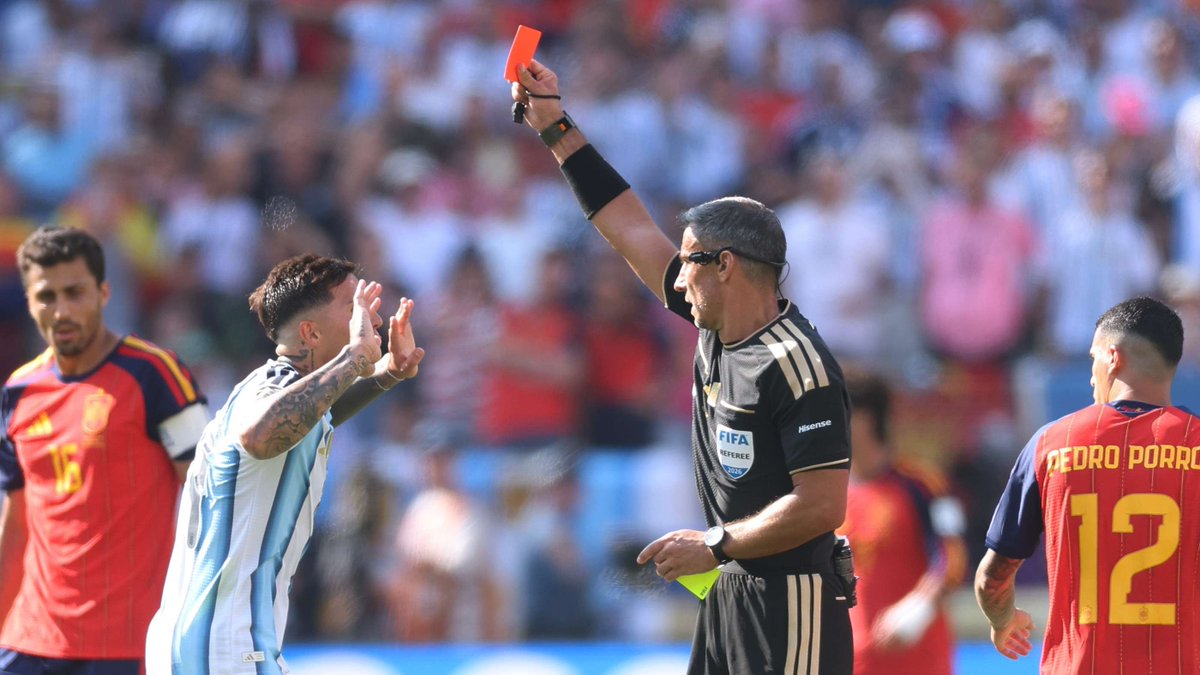 TheGamer_Pluss's tweet photo. @ejf249 A mi me daría verguenza quedarme con la imagen que mi seleccion dió en la final en vez de la copa del mundo, pero bueno, cada uno con lo que puede😜 https://t.co/2eGHu5hsgm