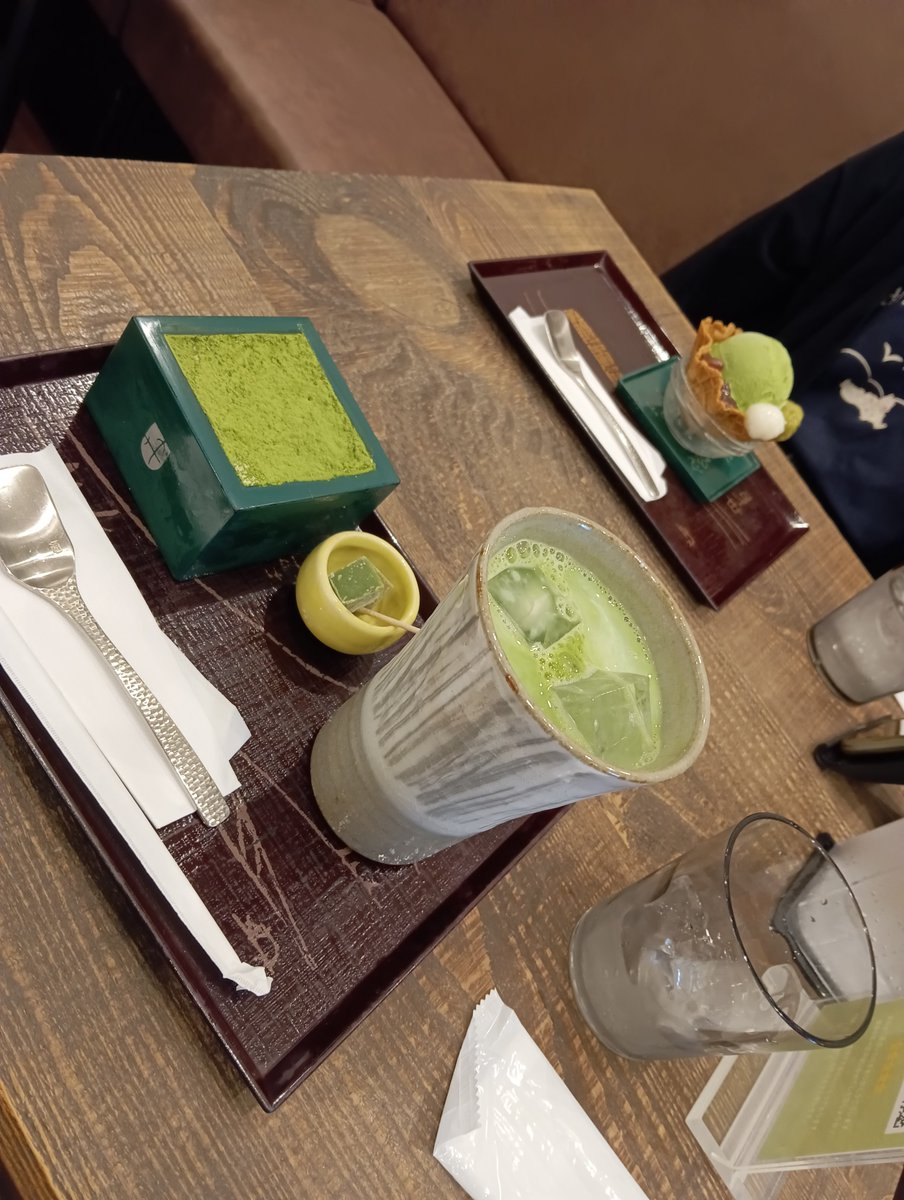 panda__spoon__'s tweet photo. 外に出てないってみんなから思われてるけど
実はバリバリでてます

今日オープンで できたてほやほやのパルコ店と抹茶

ちなみに ぱんだママもいますよぉ~ https://t.co/3upQxeByg9