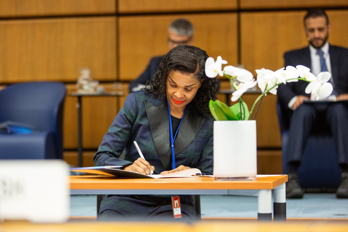 UNODC_FinCrime's tweet photo. Effective cooperation starts with a shared framework.
18 #GlobENetwork authorities signed the Agreement for the Exchange of Information - common standards for fast & secure information exchange in cross-border corruption cases:
https://t.co/m34mgOaXvE
#UnitedAgainstCorruption https://t.co/k4ToXznjxc