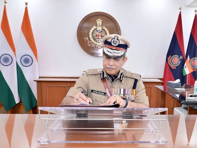 BureaucratsInd's tweet photo. #BITransferPosting 

Satish Golcha, IPS (AGMUT, 1992), has been transferred as Officer on Special Duty (OSD) in the Directorate of Home Guards, Delhi.

He will assume charge as Director General, Home Guards, Delhi, from October 1, 2026, following the superannuation of Virender Singh, IPS (AGMUT, 1991), on September 30, 2026. 

#transfer #posting #bureaucracy #BureaucratsIndia 

@LtGovDelhi @DelhiPolice @CPDelhi @SPsofIndia @DGHomeGuard