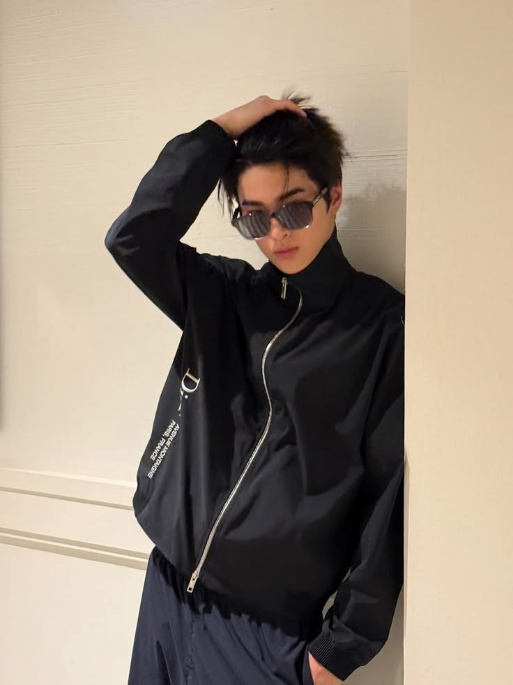k3onjju's tweet photo. foto 3 ini aura berduit ny ad bgt, akan gw masak au mereka #hyeonhoon #keonhoon bangsa besar https://t.co/1wpcXGmAGr