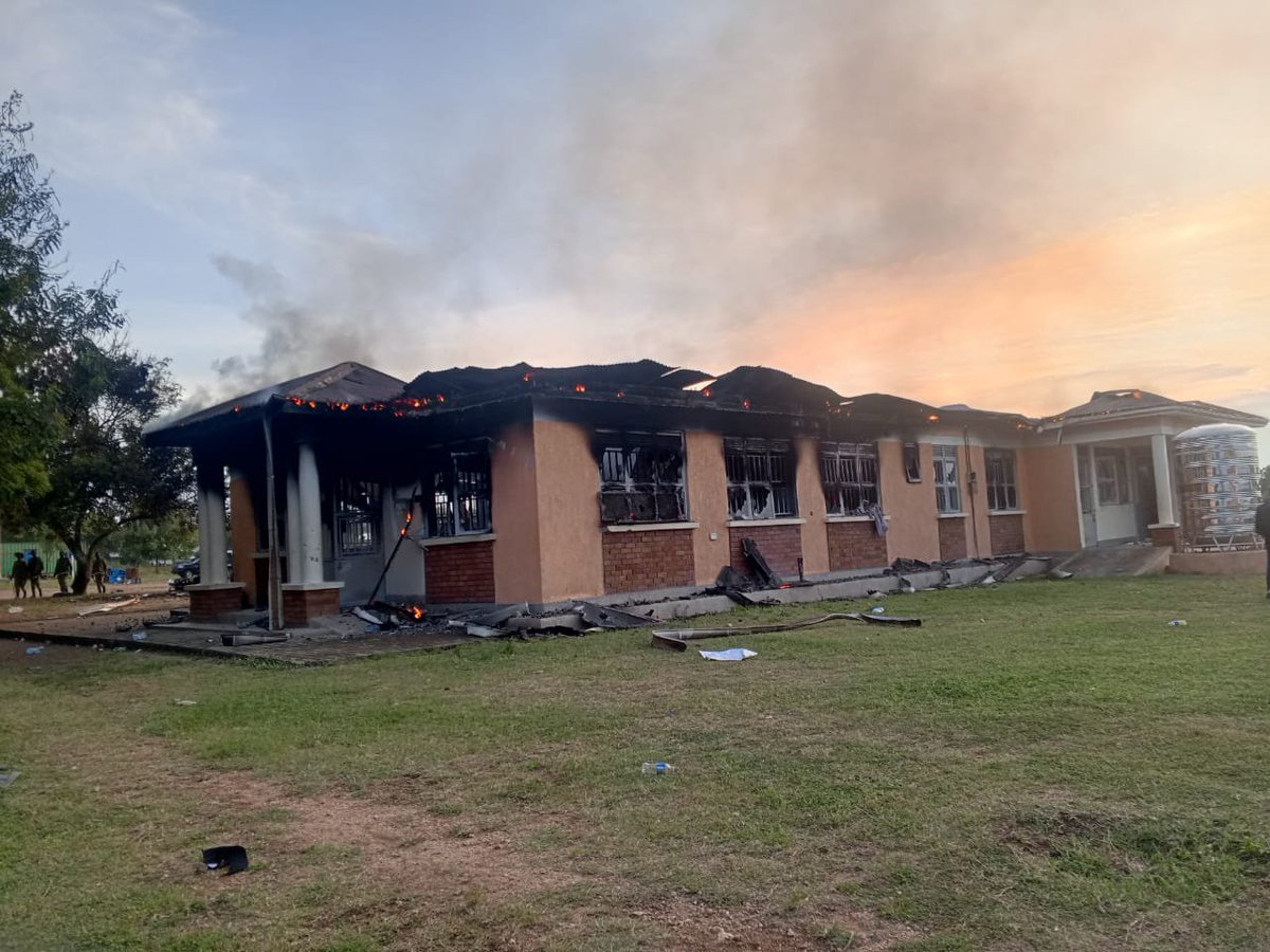 noelayikobua222's tweet photo. ๐จ IMVEPI UPDATE: 37 suspects have been arrested following the riots at Imvepi Refugee Settlement. Police investigations are still ongoing after an attack on Imvepi Police Station and an attempt to seize firearms from officers.
#Imvepi #Terego #WestNile https://t.co/qgM3ZHJJHx