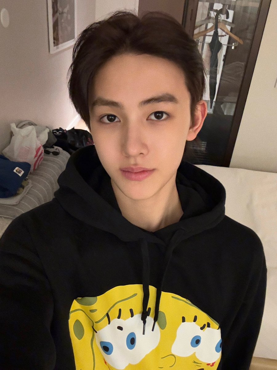 eomseaniee's tweet photo. HOW IS THIS EVEN THE SAME PERSON?!😭 https://t.co/9i7Q6nztTK