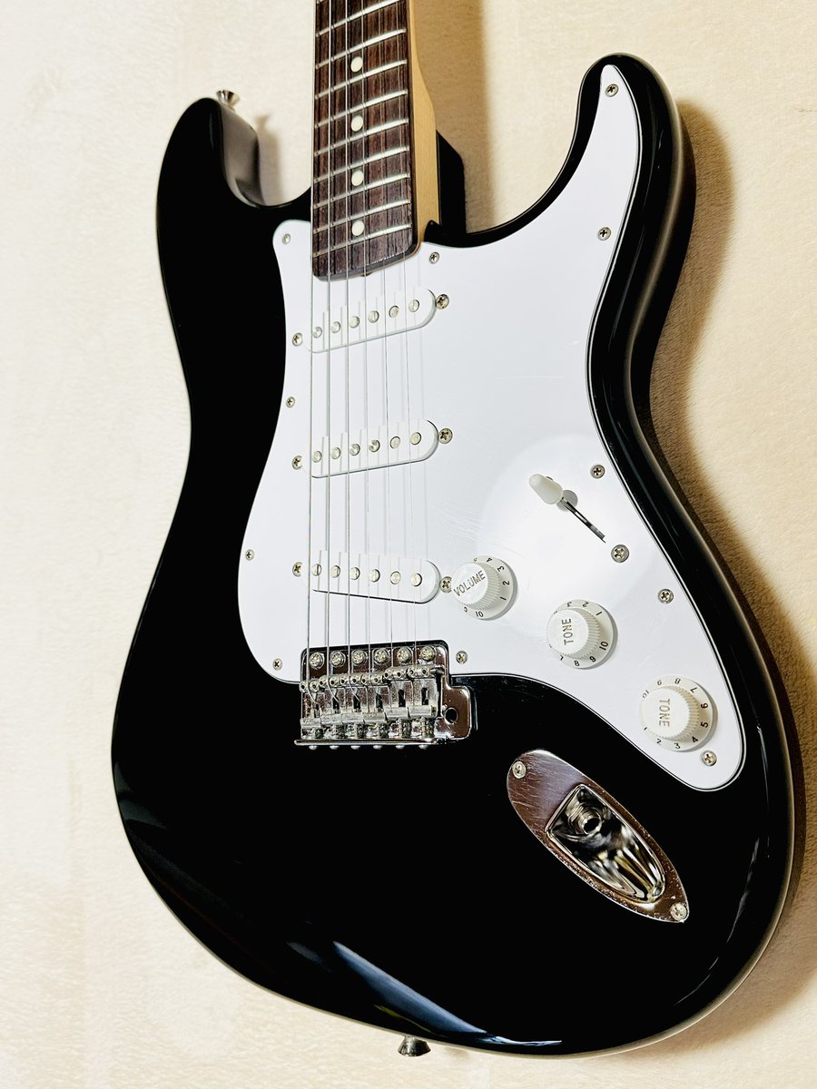 brokendoll_ken's tweet photo. ヤフーフリマ出品中のFender ストラト
値下げしました❗️
艶々ボディーの美品。
Fender Japan ST-STD ストラトキャスター
Uシリアル
フリマページをご覧ください。↓↓
https://t.co/v7nTmEfbi8

#ギター　#ギタリスト　#フェンダー　#フェンダージャパン　#fender #fenderjapan #中古ギター https://t.co/W0F3rkn7G9