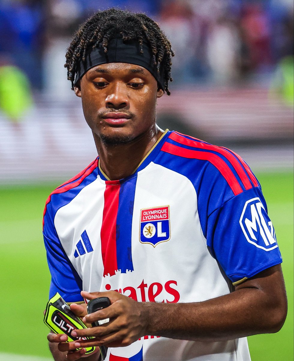 ActuFoot_'s tweet photo. 🚨 MALICK FOFANA 🇧🇪 SEMBLE ÉPANOUI À L’OL ! 😁❤️💙

Il est également très heureux de l’arrivée de son ami, Julien Duranville 🇧🇪. 

🗞️ @lequipe https://t.co/D7E86icQSC