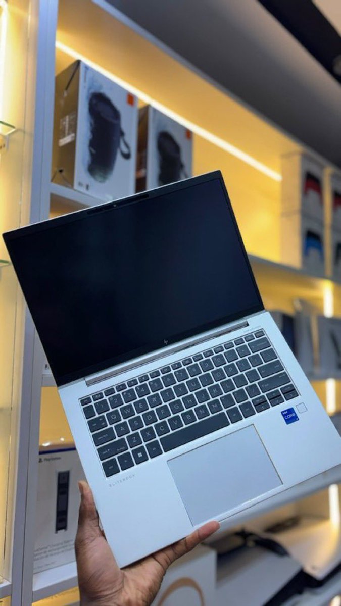 0panaa_1's tweet photo. *HP ELITEBOOK 840 G8*
TOUCHSCREEN 
INTEL CORE i7 11th gen
Base speed -2.4ghz
•14 inch
•Memory speed: 3200mhz 
•16GB DDR4 Ram
•256GB Ssd
•Graphics: Intel Iris(8GB SHARED GPU)
•FHD display 
•USB Type C
•Keyboard💡
•FACE ID
•Fingerprint
•Charger🔌

Ghc: 5.7k
☎️0241636577 https://t.co/KSZ4qkQ6Wp