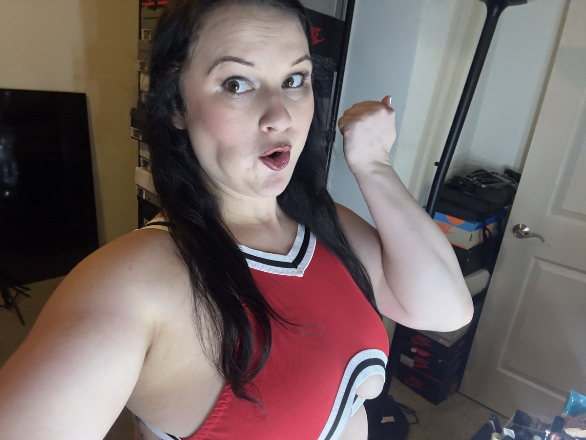 SweetnswallowsX's tweet photo. Getting my team spirit on ;) 

#tease #flirt #sneakpeak https://t.co/lol7qiqryr