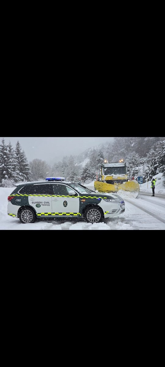 AUGC_TRAFICO's tweet photo. 🎂 Feliz 67º aniversario a la Agrupación de Tráfico de la @guardiacivil

🚔67 años protegiendo vidas en carretera.

Hoy celebramos su historia, pero toca reivindicar más efectivos, mejores medios y una implantación definitiva en sus turnos.

¡Cuidemos a quienes nos cuidan! ⚖️💪 https://t.co/7QA2xJEzHR