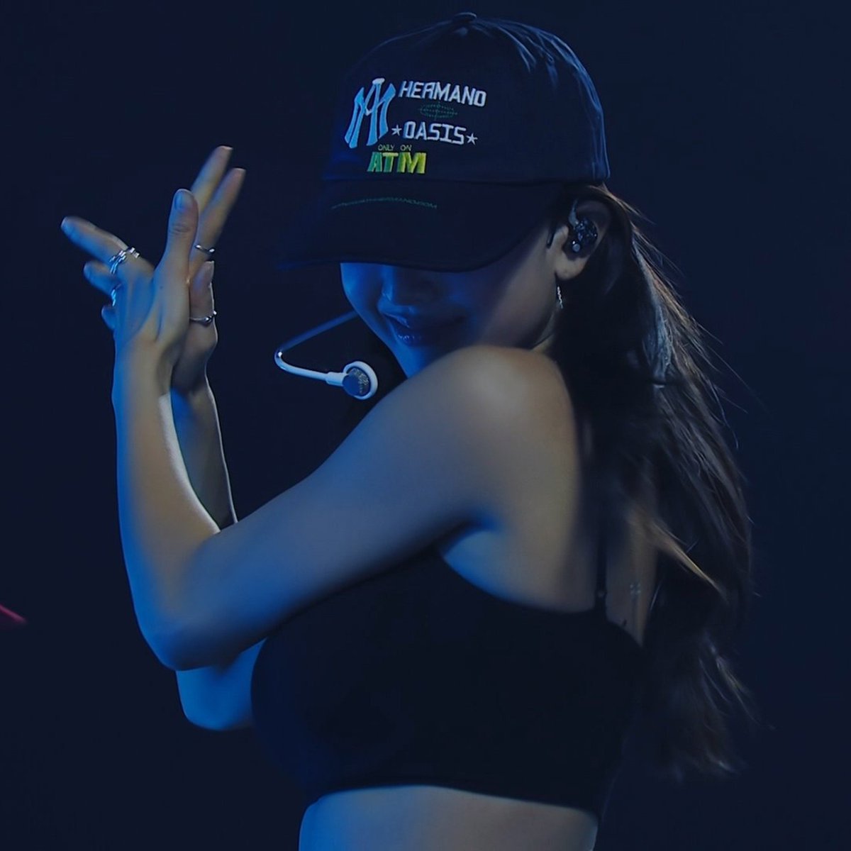 WithPJihyo's tweet photo. the smirk??? OH GOD 🥴 https://t.co/6tQN7G69rS