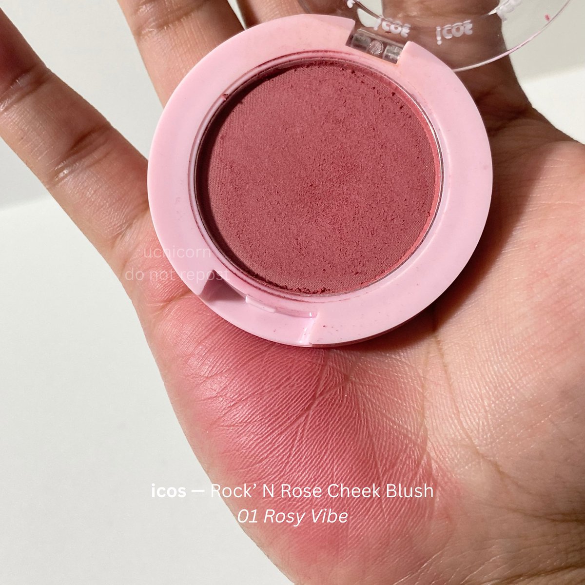 ucnicorn's tweet photo. ini aku pake Icos Rock’ N Rose Cheek Blush💗✨
aku punya dua shade👇🏻
01 Rosy Vibe: pink magenta, cocok buat yang suka hasil blush yang cool & fresh
03 Yummy Peach: warm peach, cakep banget buat yang suka sun-kissed makeup
favoritku yang 03 Yummy Peach🤏🏻😙
#NewBlush #CheekBlush https://t.co/GjK9uqBlah