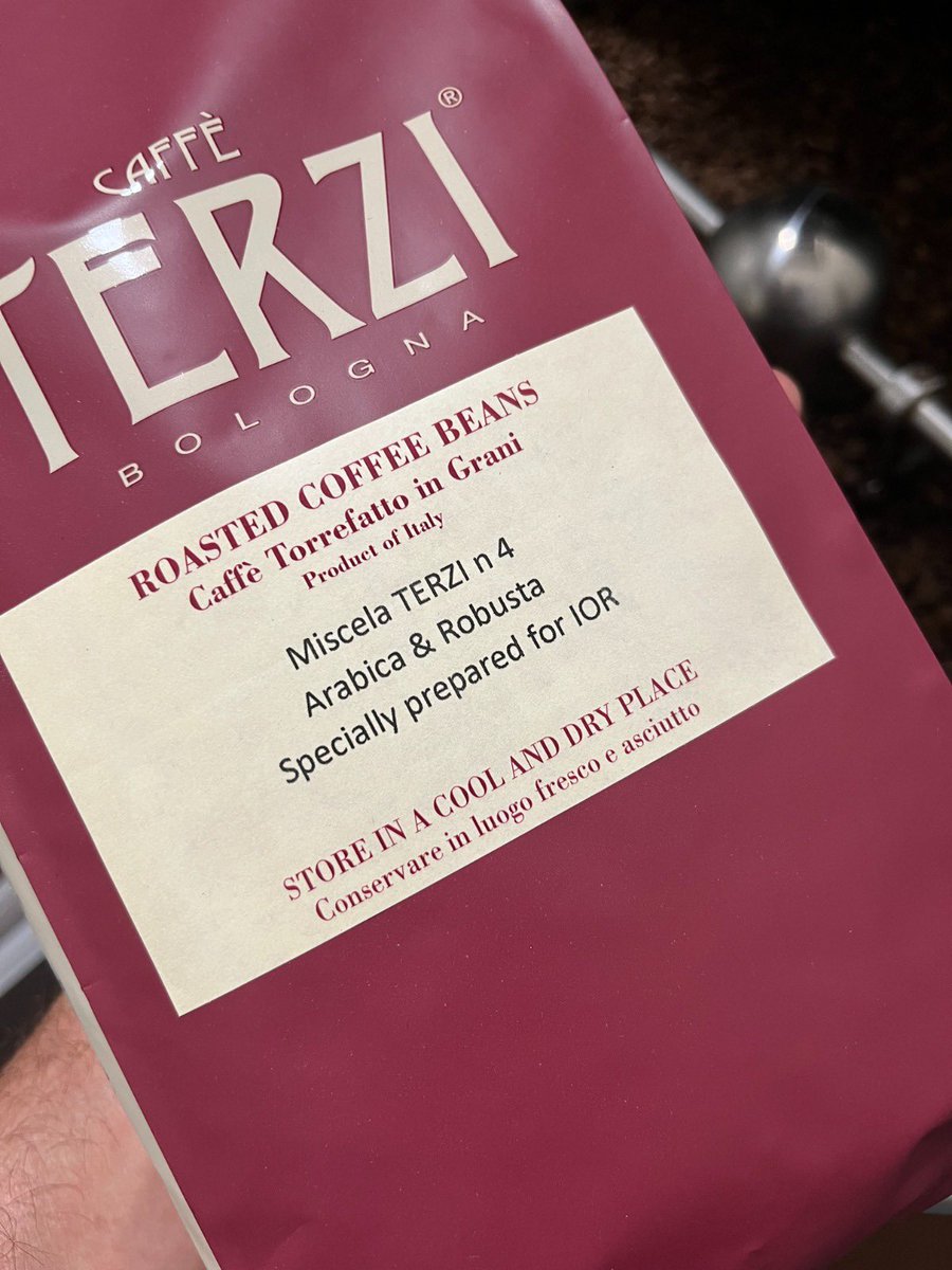 caffeterzi's tweet photo. Visita di piacere e ringraziamento alla Crew dell'Istituto Ortopedico Rizzoli (Bologna), in particolare al Prof. Di Martino, e vuoi non portare del Caffè Terzi?

Caffè Terzi
Caffè e Tè pregiati a Bologna

Via Oberdan 10/d
Strada Maggiore 51/c 
Via Farini 25/a

Aperti 8/18 totidè https://t.co/nr8Y6JGuYR