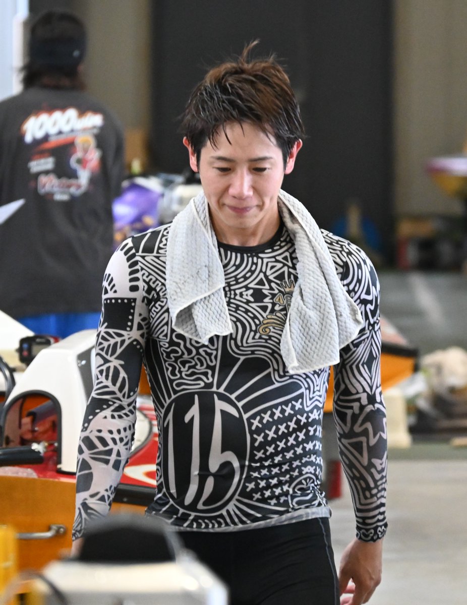 sponichiboat's tweet photo. 【#ボートレース桐生 SG #メモリアル】

#関浩哉 は3Ｒで落水失格により5点の減点を受けました…

なお、体は大丈夫そうな様子でエンジンの点検を行っておりました… https://t.co/olgBQw6AwK