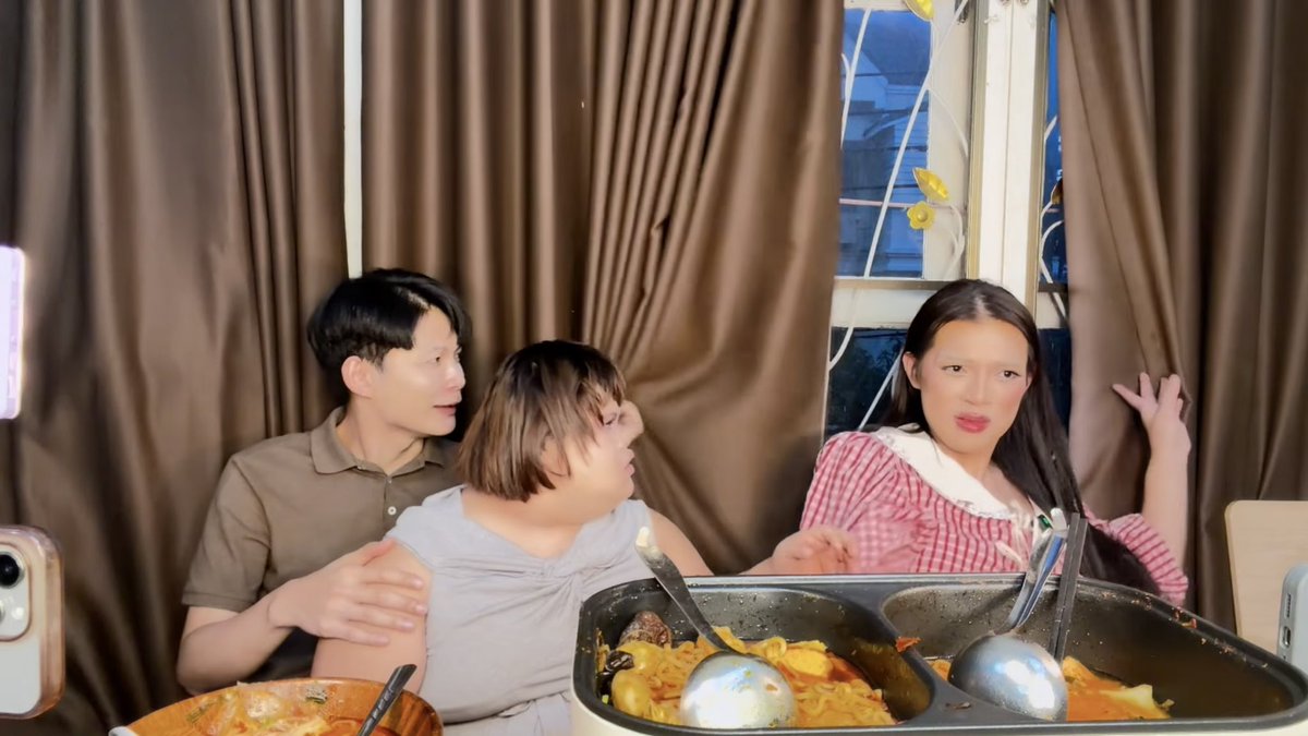 KomsakAddams's tweet photo. หลังม่าน อีส มารูอ้วย มีอะไร น้องหลินมาเฉลยให้แล้วใน EP. 167 https://t.co/Aq5jrO9i1k