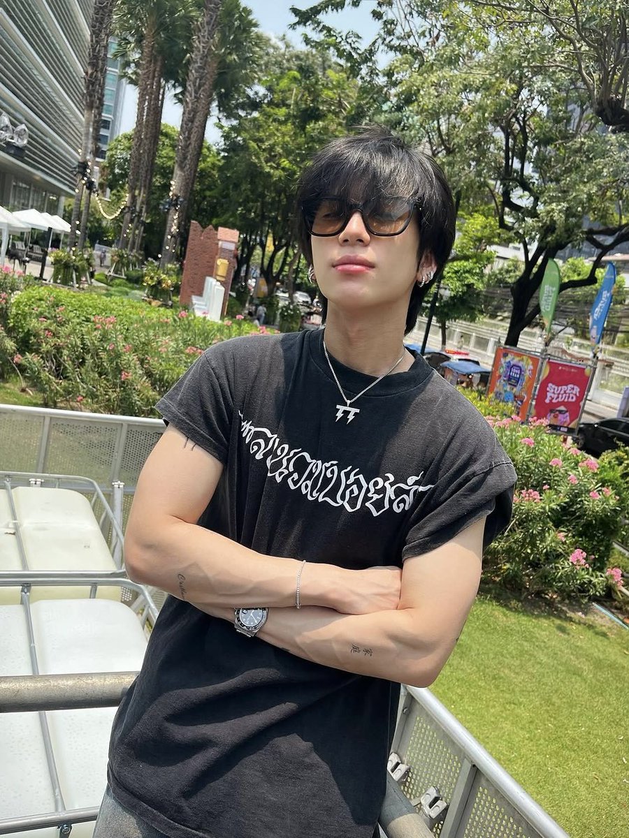 babiitomato's tweet photo. ผมดำ 🧒🏻  vs    ผมสี 👦🏼

แต่ลูกผมหล่อ หล่อเด็กเร้กก🤏🏻🤎
 #TYTAN #TTsThunders #ไทแทน https://t.co/HEHg8A8koL