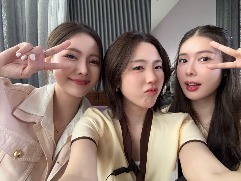 BuyMyBoss's tweet photo. เผลอแปปเดียวผ่านมาถึงคิวหกกกแล้วว

BMB Q6 SHOOTING 
#BuyMyBossQ6 https://t.co/roxSrVZdle