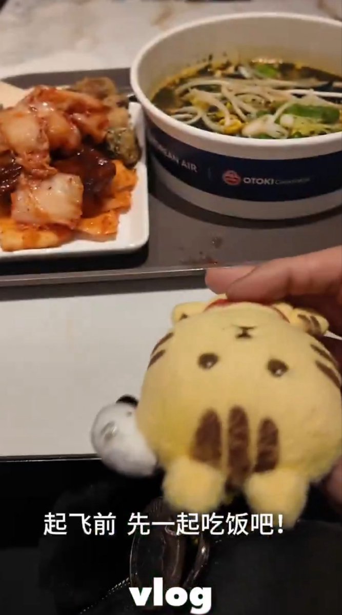 uk26A_1004's tweet photo. ユノちゃんがぬい活してるの愛おしいし、この視点からの撮り方は新しすぎる https://t.co/cJaH19Ndww