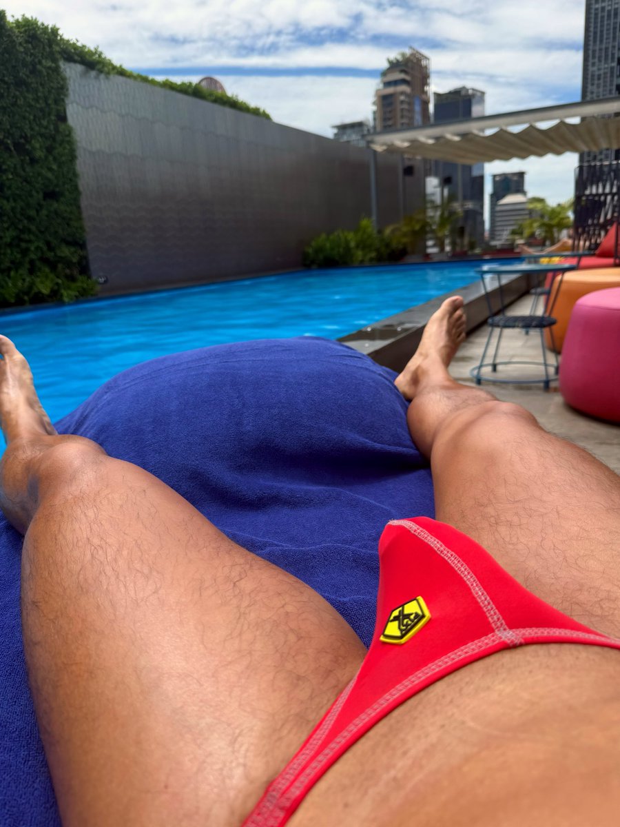 tannedhkjai's tweet photo. 著條法拉利出嚟曬太陽🌞熱得滯游個裸泳，好爽好正😎 隔離個哥哥仔好熱心，話幫我影張相😏 @pixyhkswimwear #泳褲 #泳褲控 #swimbikini #nude https://t.co/l8s5WIkjTD