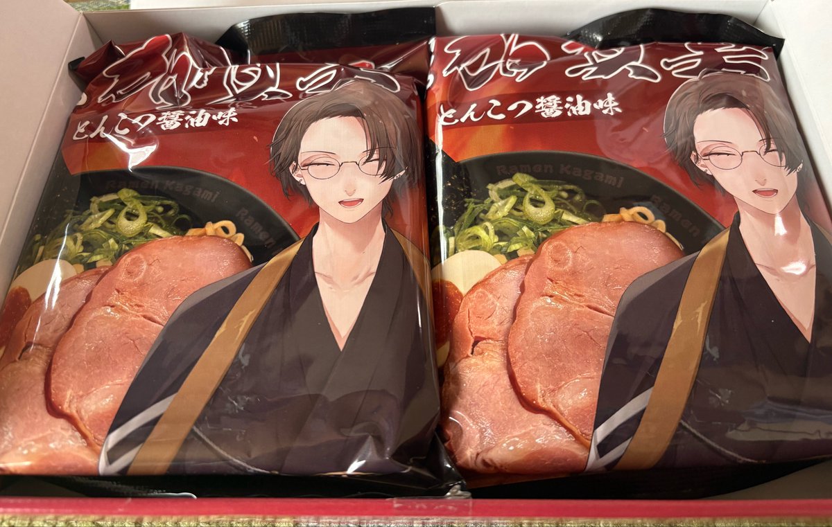 mamefc626's tweet photo. 勿体なくてまだ食べてなかったんだけど、賞味期限が近くなってきた為、ついに🏢ラーメンを開封笑
娘ちゃんがラーメントッピングセットを買って作ってくれました🍜

箱開けたらニコニコの社長出てきて🤣
とりあえず綺麗にパッケージ開封しました✂️ https://t.co/ssCsdrWp77