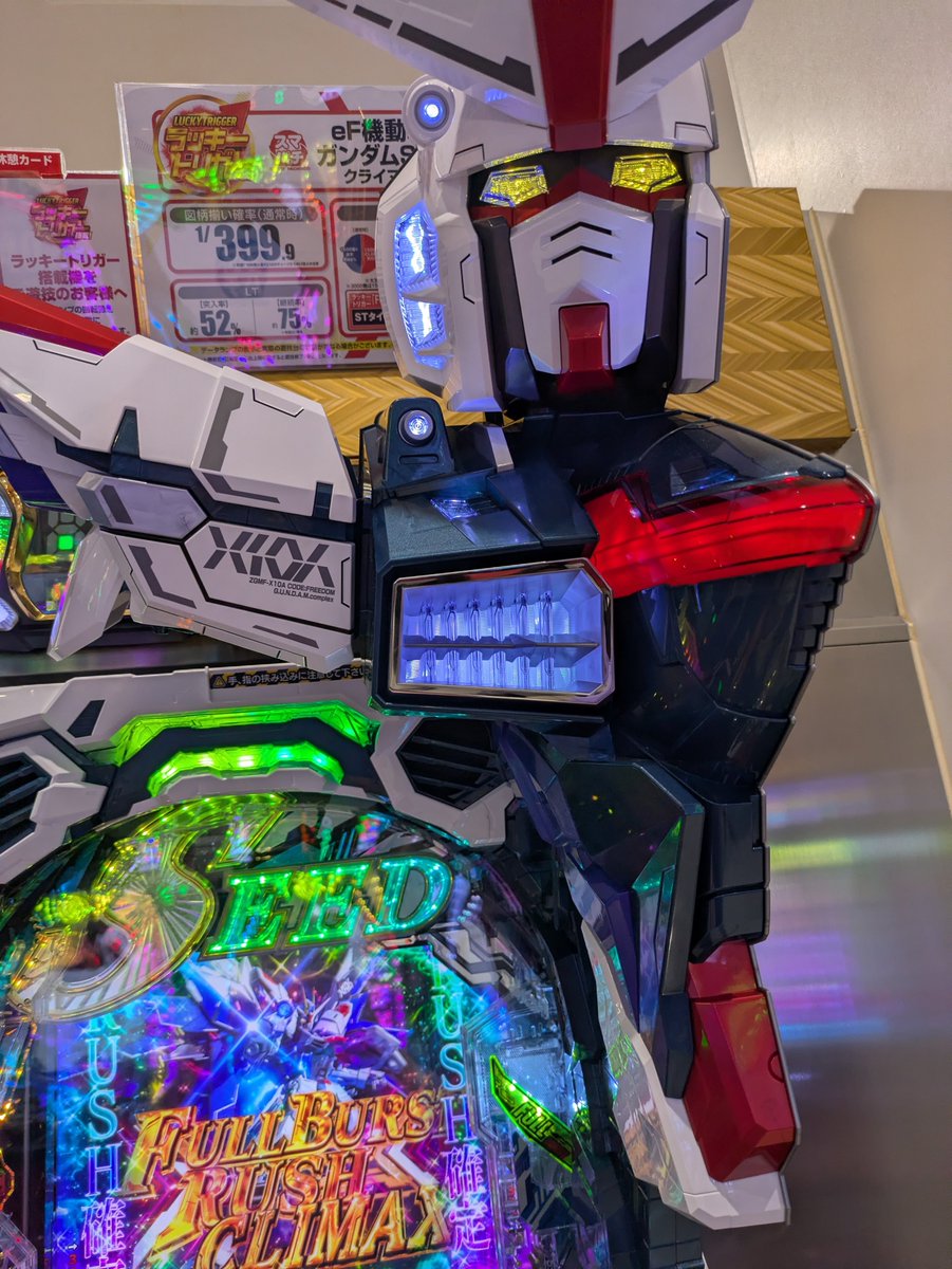 gin_3papa's tweet photo. 新しいガンダムSEEDのパチンコが出たと聞いたので、打ちに行ってきた😄

フリーダムガンダムが見守ってくれた！

ミーティア演出めっちゃかっこよかった😆

#機動戦士ガンダムSEED
#機動戦士ガンダムSEEDパチンコ
#フリーダムガンダム
#ジャスティスガンダム
#ミーティア https://t.co/0pZnq6AHdR