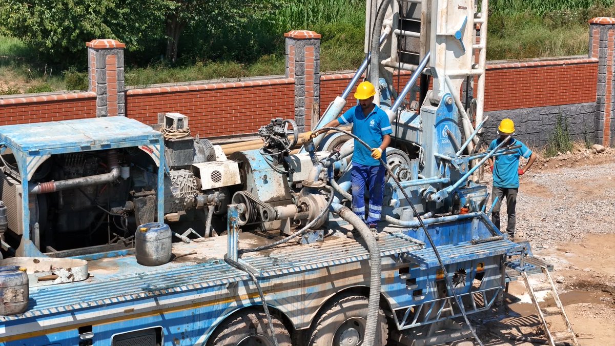 AydinBuyuksehir's tweet photo. Başkan Çerçioğlu Aydın’ın su kaynaklarını güçlendiren yatırımlarını sürdürüyor.

ASKİ ekipleri tarafından kentin farklı noktalarında yürütülen sondaj çalışmalarıyla yeni su kaynakları tespit ediliyor, mevcut su kapasitesi güçlendiriliyor.

Detaylar👉https://t.co/oad66HaHK9 https://t.co/WXG51xbedI