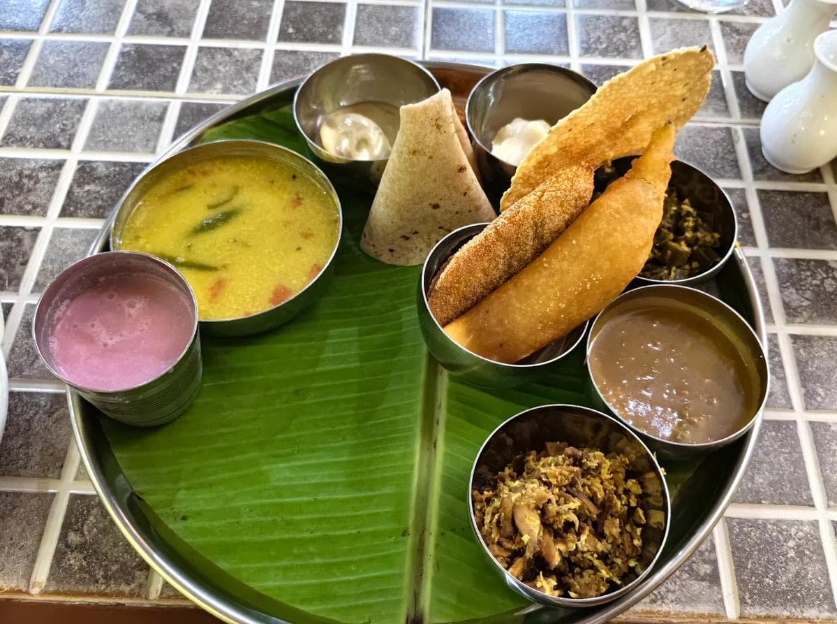 Bhangui's tweet photo. The second 'Shraavan Thali' of the month at Tinge, Hotel Grande Delmon. 😋😋
(And yes, before you ask why it looks empty, no rice, just chapatis, because I don't eat rice! I was definitely born in Goa by mistake. 🤣😂)
#Tinge
#Shraavan
#AdityaBhangui https://t.co/qNL4o5lyzT