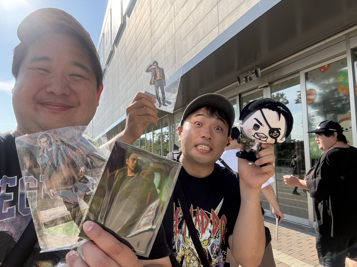 taropump's tweet photo. 舞台『龍が如く』めっっちゃ良かった！！
カッコよくて笑えて泣けるなんてまじで龍が如くじゃん！！
この舞台ならではのあの名シーンにあのキャラが！とかも最高ぉ！
あと兄弟たちにも会えたで！クオリティエグい！！最高や。
この舞台龍が如くっちゅうんはなぁ、ごっつ観に行って欲しいんじゃぁ！！ https://t.co/AsVTBpSpls