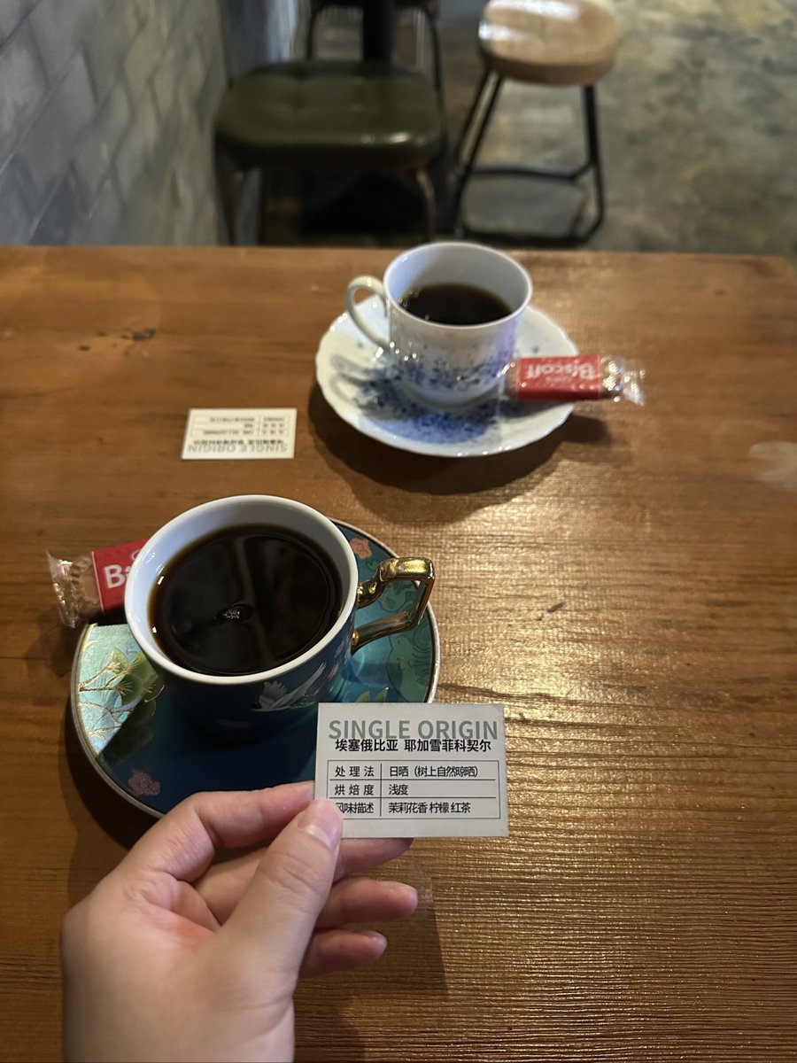 aquaq570824's tweet photo. Hey friend! Just grabbed your favorite iced coffee from the shop down the street—want me to drop it by your place on my way home， https://t.co/k6Omg8xoHa