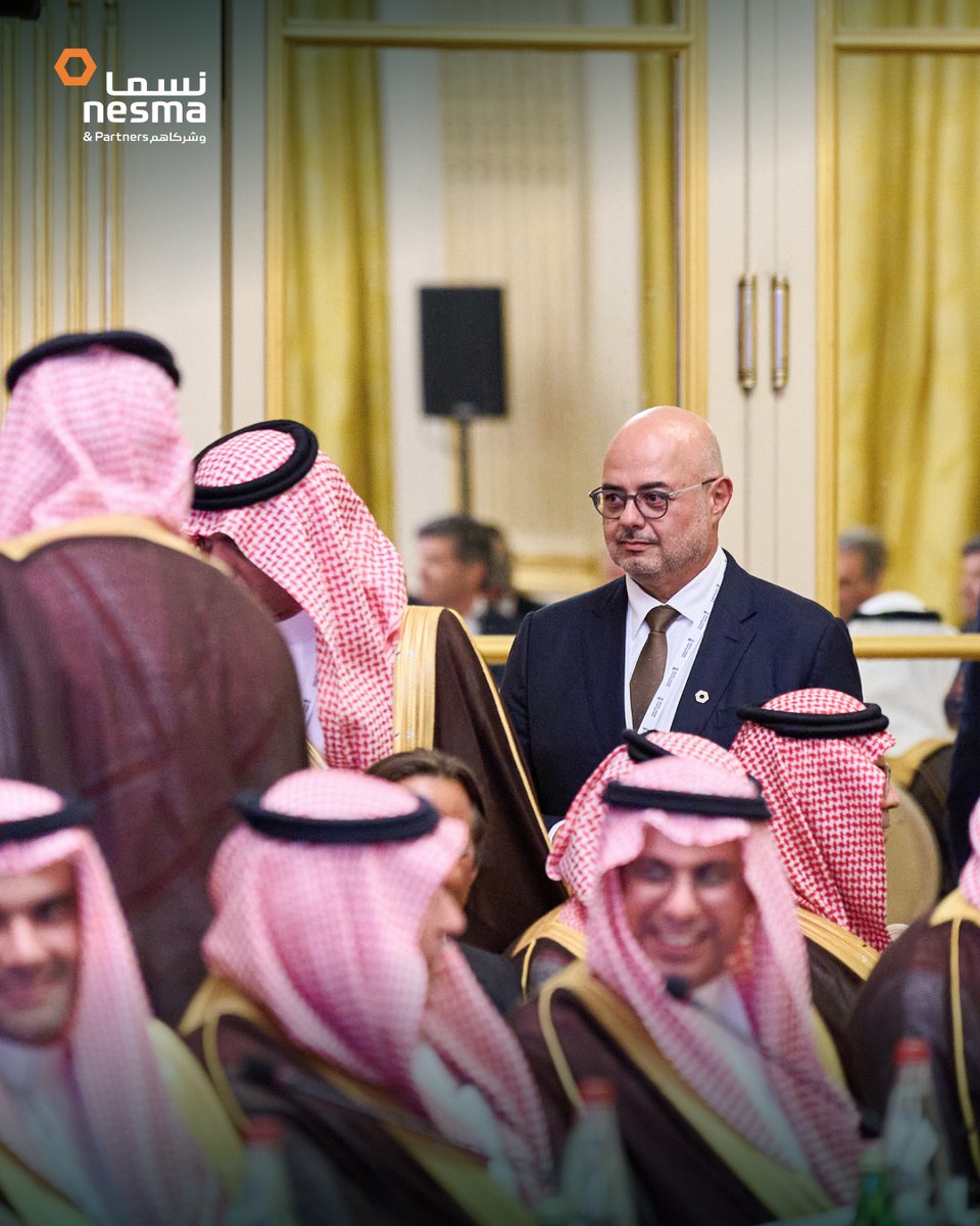 NesmaPartners's tweet photo. وقّعت #نسما_وشركاهم مع شركة سور (Saur) السعودية المحدودة مذكرة تفاهم، خلال الزيارة الرسمية لصاحب السمو الملكي الأمير محمد بن سلمان بن عبدالعزيز آل سعود، ولي العهد ورئيس الوزراء، إلى فرنسا في الفترة من 23 إلى 24 أغسطس 2026.

ويأتي توقيع هذه الاتفاقية في العاصمة باريس ضمن إطار أوسع من التعاون بين الشركات السعودية والفرنسية، حيث وقعها سامر عبد الصمد، رئيسنا ومديرنا التنفيذي ممثلاً لشركة نسما وشركاهم، وباتريك بليثون، الرئيس التنفيذي لمجموعة سور، لتأسيس مشروع مشترك جديد لمتابعة أعمال التصميم والبناء لمحطتي مياه يجري تجديدهما ضمن مناقصات أحد المشاريع الترفيهية الكبرى في المملكة.

كما ترسخ مذكرة التفاهم أسس شراكة تجمع بين ريادة شركة نسما وشركاهم في مجال الهندسة والمشتريات والبناء في المملكة وخبرات مجموعة سور العالمية بصفتها شركة متخصصة في تشغيل محطات المياه، عبر حضورها البارز في إسبانيا والبرتغال وبولندا وقبرص، بالإضافة إلى 15 عاماً من الخبرة الراسخة في المملكة العربية السعودية.

وتسعى الشركتان عبر توقيع هذه المذكرة لتحقيق الطموح المشترك في ريادة قطاع محطات المياه في المملكة العربية السعودية، دعماً لأهداف رؤية المملكة 2030 المتعلقة بالأمن المائي.

للتعرف على المزيد من التفاصيل: https://t.co/T0CHYAs3yj. 

#معًا_نبني_التميز