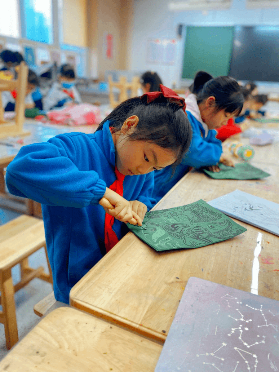 ambel233383's tweet photo. Step into a sun-dappled pop-up printmaking workshop today—feel ink on your fingers, create tiny vibrant art to take home, no experience needed. https://t.co/Fhx9WX1Llo
