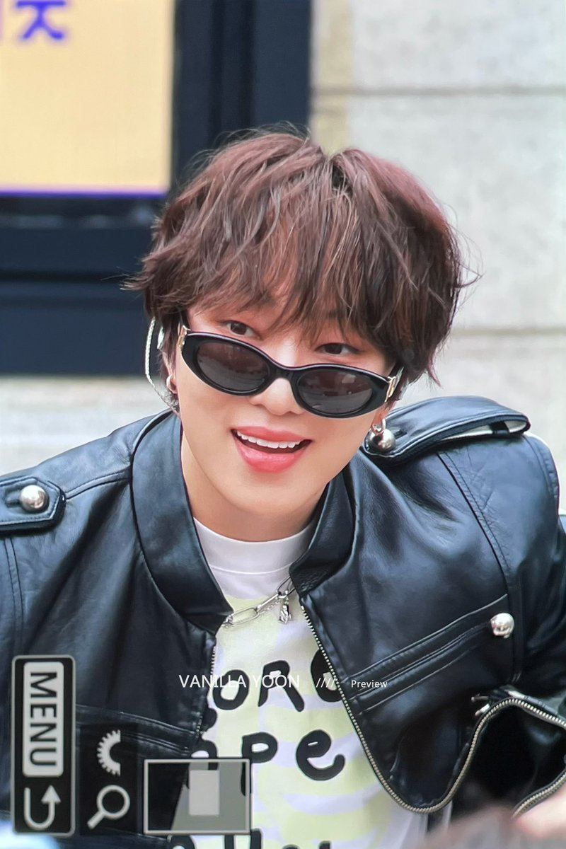 VANILLA_YOON's tweet photo. 260826 제이키아웃

@official_yoon_ 
#강승윤 #seungyoon #姜昇润 #WINNER  #위너 https://t.co/TdPRXS9qTz