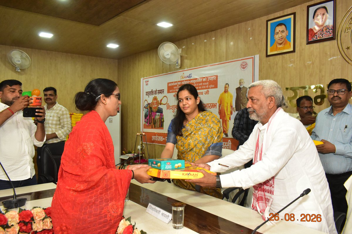 dmshravasti's tweet photo. मा0 मुख्यमंत्री जी की उपस्थिति में परिवहन विभाग द्वारा आयोजित ‘‘मातृशक्ति को सम्मान’’ कार्यक्रम का आयोजन हुआ जिसका सजीव प्रसारण तहसील इकौना, तहसील जमुनहा व कलेक्ट्रेट सभागार में मा0 सदस्य पिछड़ा वर्ग आयोग घनश्याम चौहान व जिलाधिकारी अन्नपूर्णा गर्ग की उपस्थिति में सम्पन्न हुआ। https://t.co/sRDKrKeDqV