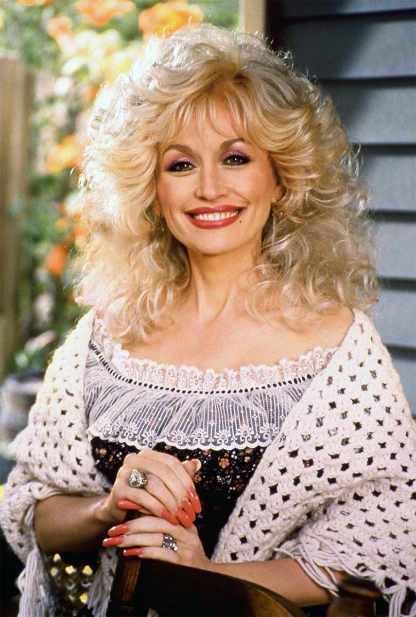 PopCrave's tweet photo. Dolly Parton songs flood the Global Apple Music chart:

#2: Jolene
#6: 9 to 5
#9: Islands In The Stream
#10: I Will Always Love You https://t.co/H4GRl1tb8z