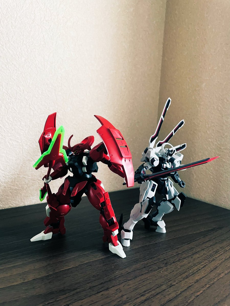 hirroaa's tweet photo. そして今日からのプラモ軍コンビ^_^
偶然にもジェタークMSコンビになりました。
「奪取せよ！CARLを！」
#カールゾーン
#水星の魔女 https://t.co/KhoNxaV57v