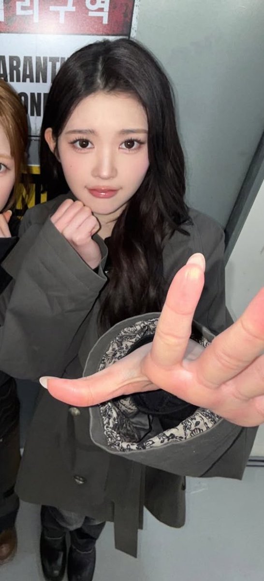 pieanana's tweet photo. 좀비자컨때 얼굴 완내스 // https://t.co/iJIyKBNtJG