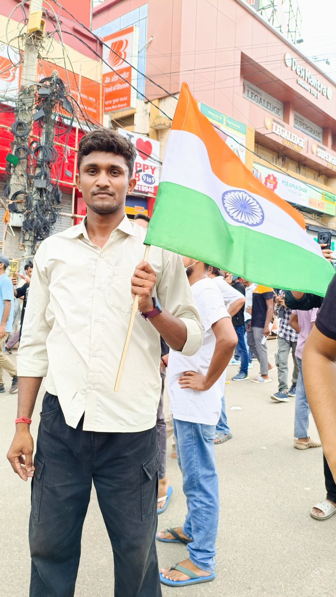 RohitKumar_129's tweet photo. 25 अगस्त को पूरे दिन अपने हक की लड़ाई के लिए आंदोलन में रहा।

आज मैने आंदोलन की कुछ झलकियां खुद के उपस्थिति का साझा करता हूं।

मैं छात्रों के साथ हो रहे अन्याय को बिल्कुल बर्दाश्त नहीं करूंगा। 

@samrat4bjp 
@mkrtiwari_bjp 
@NitishKumar 
@BPSCOffice 

लड़ाई जारी रहेगी..... https://t.co/QFO4EcdldA