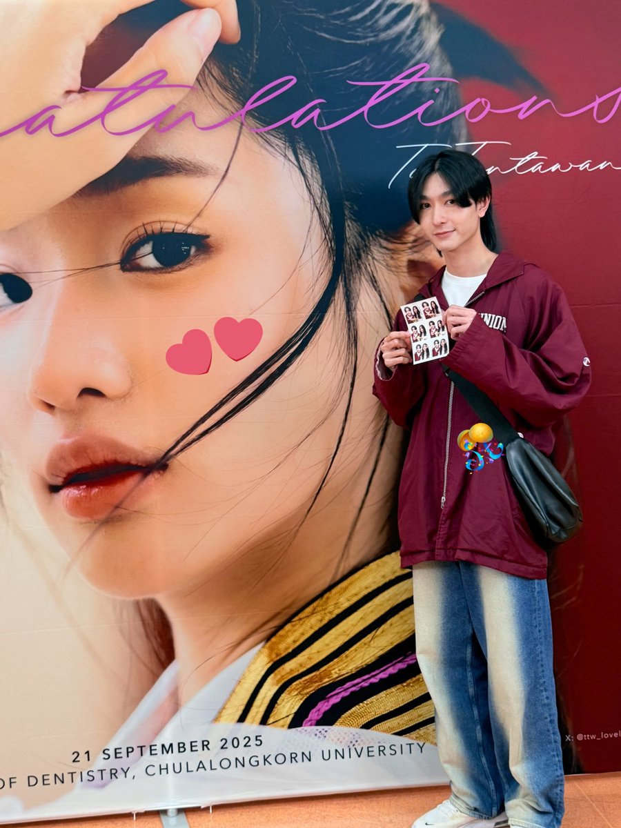 Tuty0403's tweet photo. He is a fan boy who has supported Tuty for a long time.
He was also at his graduation event. 🤍🤏🏻
#tontawan https://t.co/cuX3giV9Wf