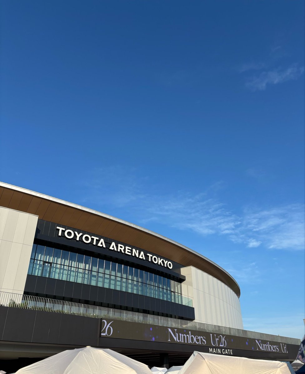 arashimzoom's tweet photo. 入りましたー！！
入場まで並ぶ覚悟してたけれど
15分ほど早く開始されました
ありがとうございます🙏✨

花道が近い😳✨ https://t.co/u01i1NDmKI