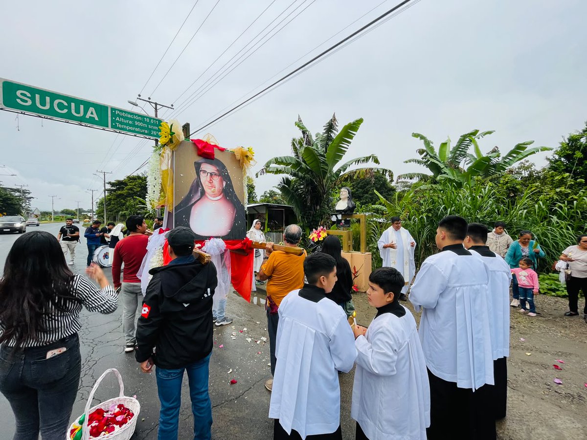 Cgfmanet_Org's tweet photo. #25agosto2026 Nella commemorazione liturgica di #santamariatroncatti, la prima come “santa”, il Sig. Juwá Bosco, che ha ricevuto il miracolo per sua intercessione, ha partecipato alla celebrazione e condiviso la sua testimonianza con i pellegrini giunti a Sucúa in #Ecuador. #IFMA https://t.co/mm2kXIdJTU