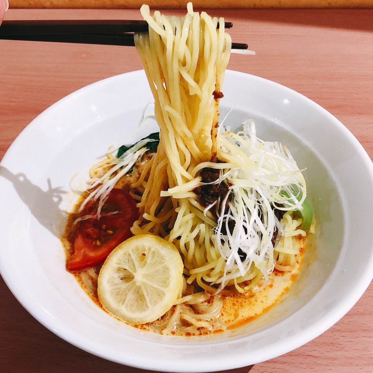 TomoE1768178's tweet photo. イトーヨーカドー八王子店1F #ポッポ八王子店
期間限定 冷し担々麺&amp;今川焼桃とカスタード
相次ぐイトーヨーカドーの閉店に伴い､いま｢絶滅危惧種｣(最盛期148店舗→現在24店舗)と言われるボクたち👨‍👨‍👦ワタシたち👩‍👩‍👧の｢#ポッポ｣にも #担々麺 &amp; #今川焼 🍽️絶滅の危機どころか超元気💪 https://t.co/5d0xjxjTBT