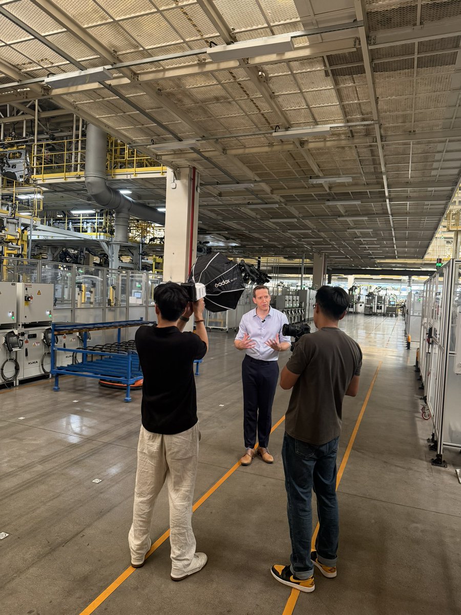 Geely_Kevin's tweet photo. Great to have @ValerioCNN and the @CNN team at the @ZeekrGlobal factory. Something cool is about to come very soon! https://t.co/0TAXQxGvJI