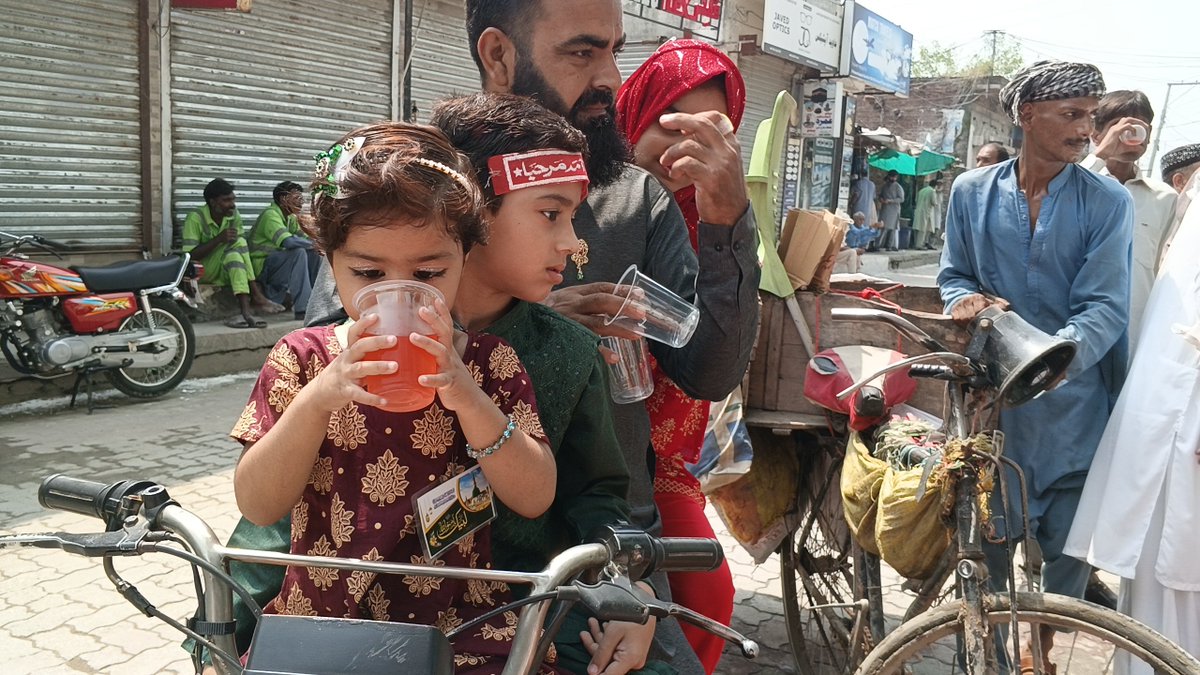 DcNarowal's tweet photo. وزیراعلٰی پنجاب محترمہ مریم نواز کی ہدایات کے پیش نظر نارووال شہر میں عید میلادالنبی(ص)کے جلوس کے شرکاء کی تواضع کے لئےٹھنڈے میٹھے مشروبات اور مٹھائی کا بندوبست کیا گیا ہے۔
@MaryamNSharif @dgprnewsfeed https://t.co/DnZpDK0Urx
