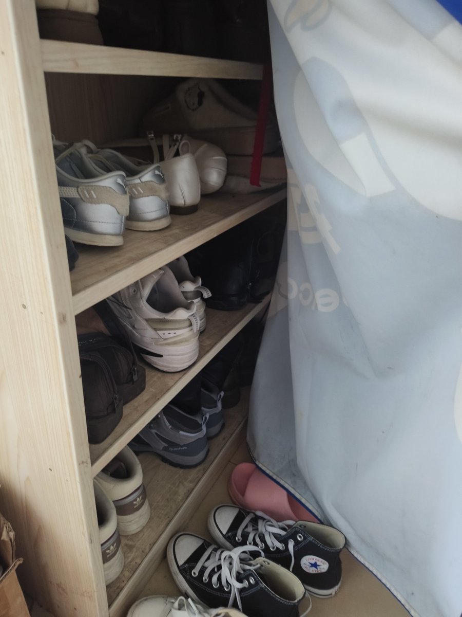 NiuEr2735's tweet photo. 看到一个制服鞋，���过去发现鞋子不放外面，但是误打误撞发现两个点位，但是没敢兴趣的，怎么没有lo鞋和制服鞋啊，这个袜子有喜欢的吗 https://t.co/dHVGWrbS74