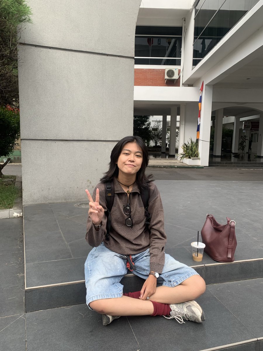 libcapjen's tweet photo. besok gua sidang skripsi, doain temen - temen🤗 https://t.co/TIVQKEP25L