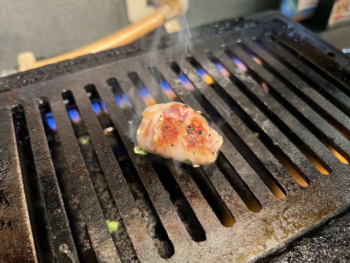 DayoDayo_dayo's tweet photo. すみません。

配信遅れます。

今アミレバーを食べています。。。。

美味しいです。。。。 https://t.co/aar6HUndsN