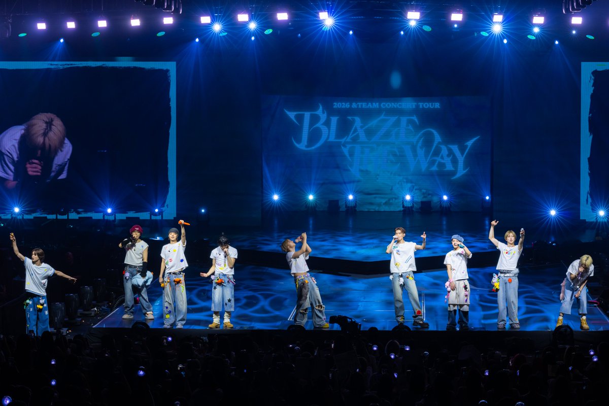 oricon's tweet photo. 【✍🏻ライブレポート】
&amp;TEAM、アジアツアー本公演ファイナル
⠀
シンガポールで幼少期を過ごしたMAKIが
感極まり涙… Kがそっと抱き寄せる
⠀
「この瞬間が終わってほしくない」
「僕の人生において心から幸せな瞬間に」
https://t.co/TjPirJcMJb
⠀
#andTEAM https://t.co/MYoOZoI793
