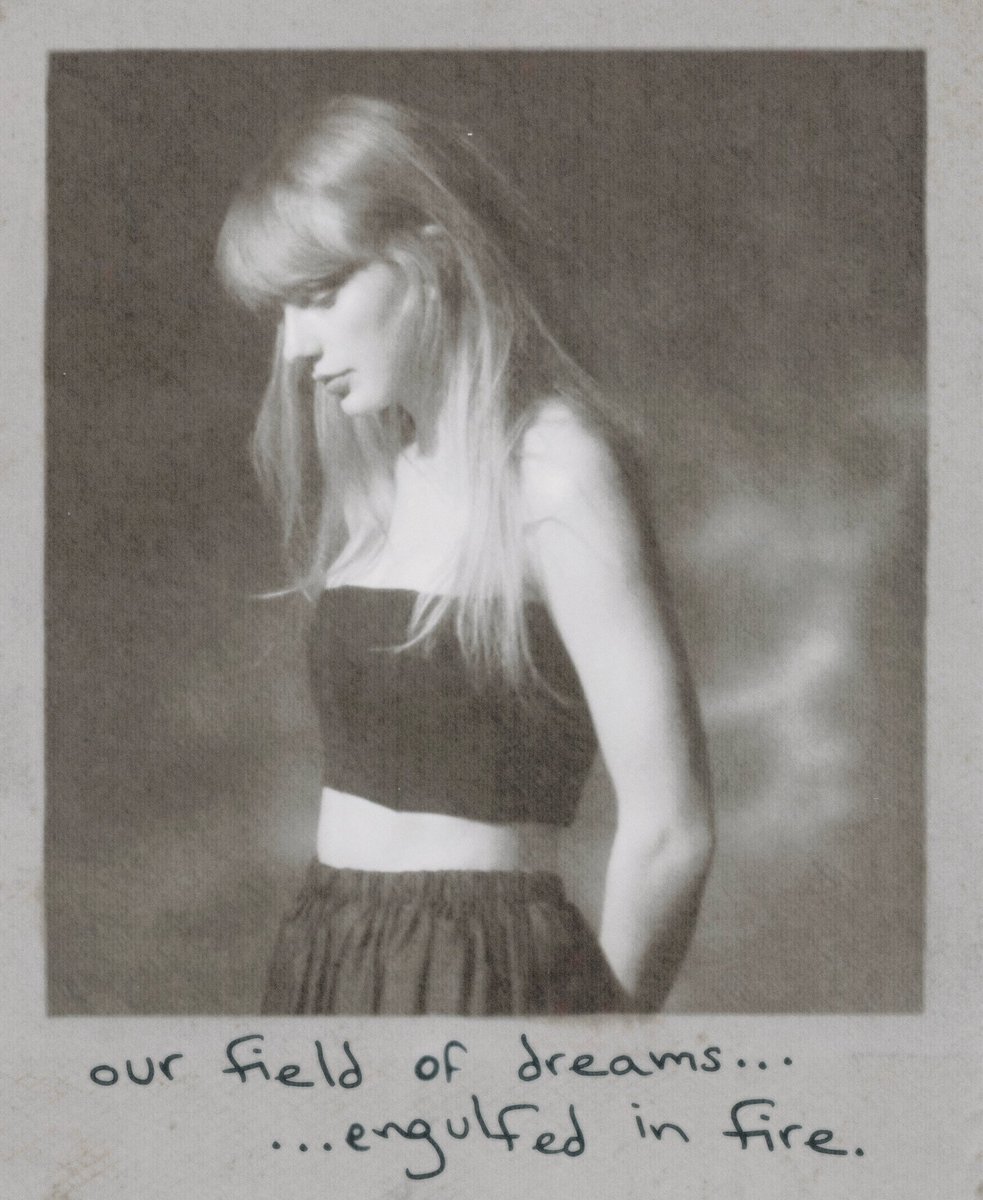 mercurialrush's tweet photo. tortured poets department x 1989 polaroids 🤍

#ttpd #taylorswift https://t.co/CCHYfsKcJO